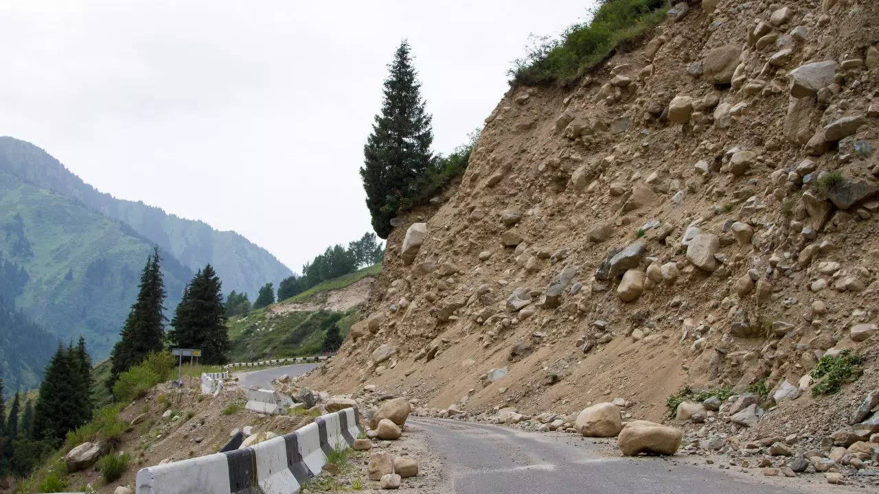 Landslides Block Badrinath Highway, Ganga Crosses Warning Mark In Rishikesh. Credit: Canva