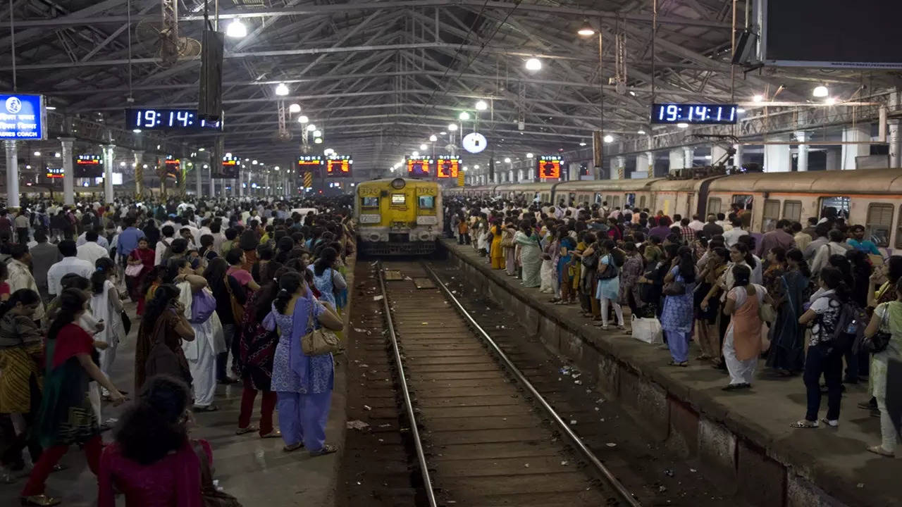 ganpati visarjan special local trains on mumbai suburban route