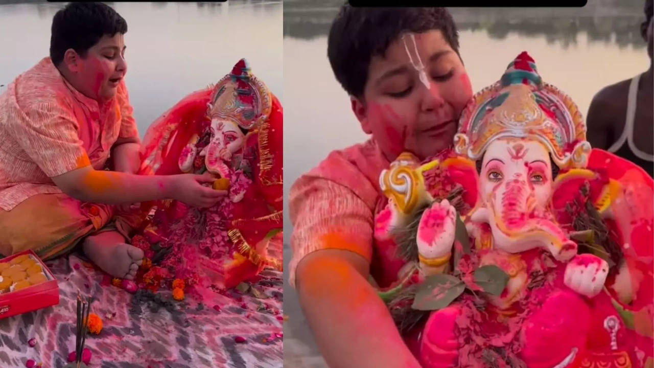 ganesh visarjan 2024 abhinav arora cries while ganesh immersion