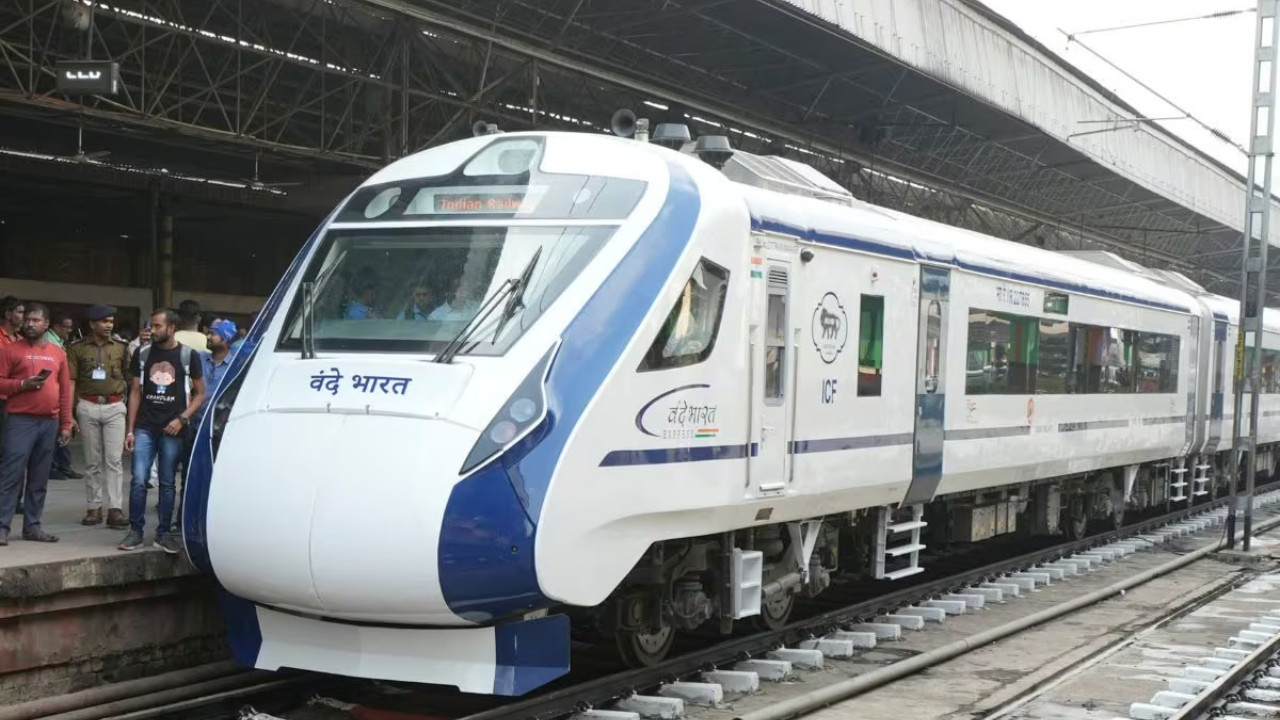 vande bharat trains 3 new trains will run regularly in maharashtra from thursday know the schedule