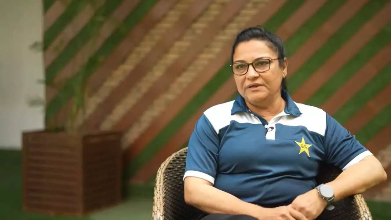 Pakistan female umpire