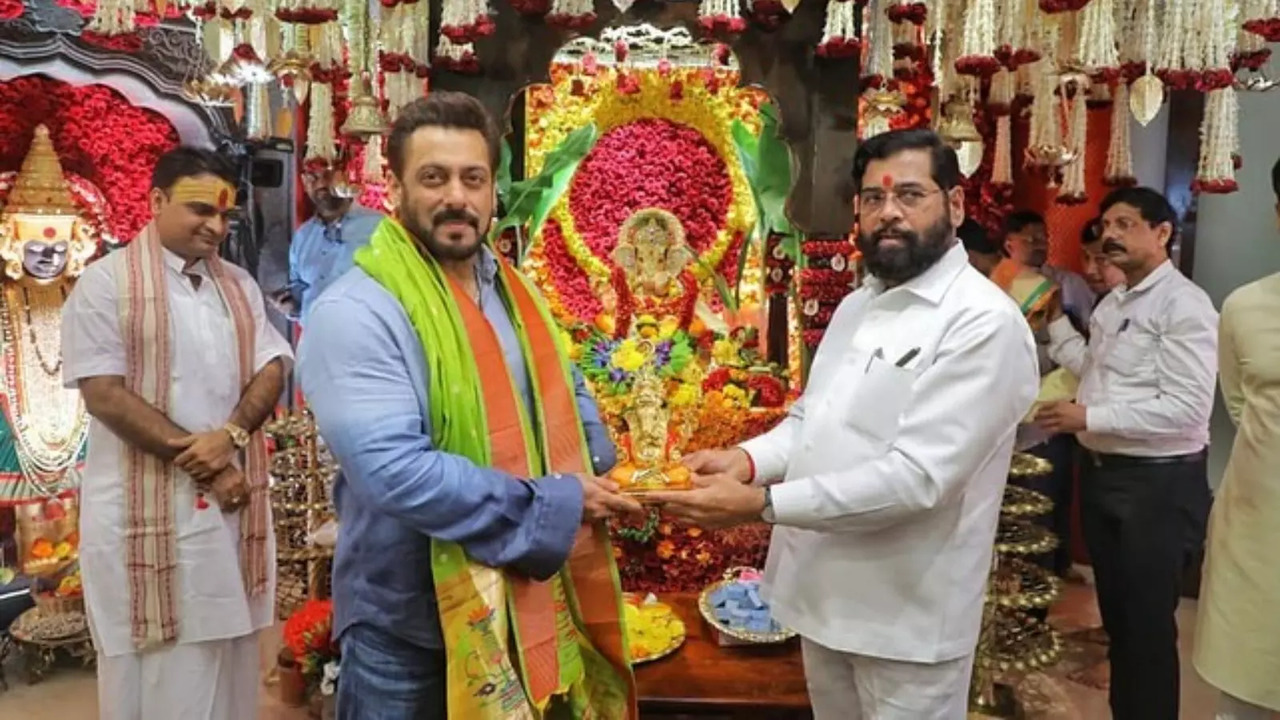 Salman Khan Performs Ganpati Puja At Maharashtra CM Eknath Shinde's Residence During Ganeshotsav Celebrations