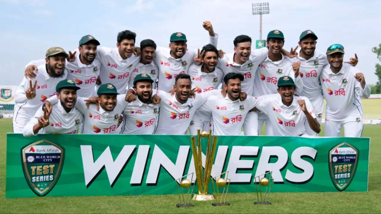 Bangladesh celebrate their victory against Pakistan