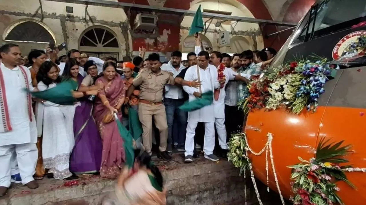 BJP MLA FALLS ON RAIL TRACK WHILE FLAGGING OFF VANDE BHARAT TRAIN