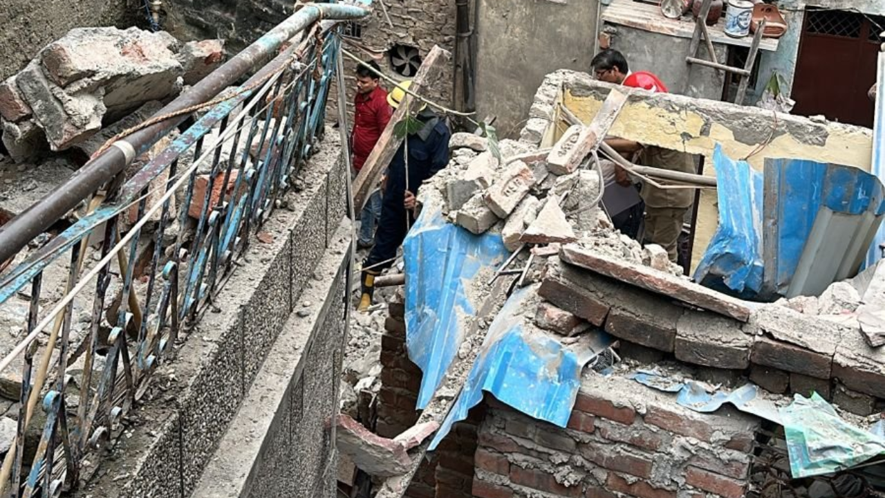 Building collapse in Delhi's Karol Bagh