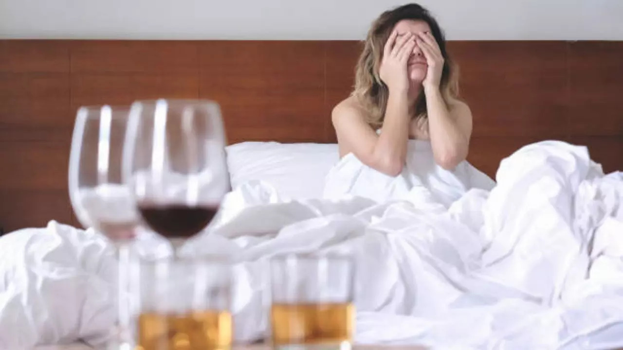 Study Reveals Why Drinking Water Cannot Cure Hangover