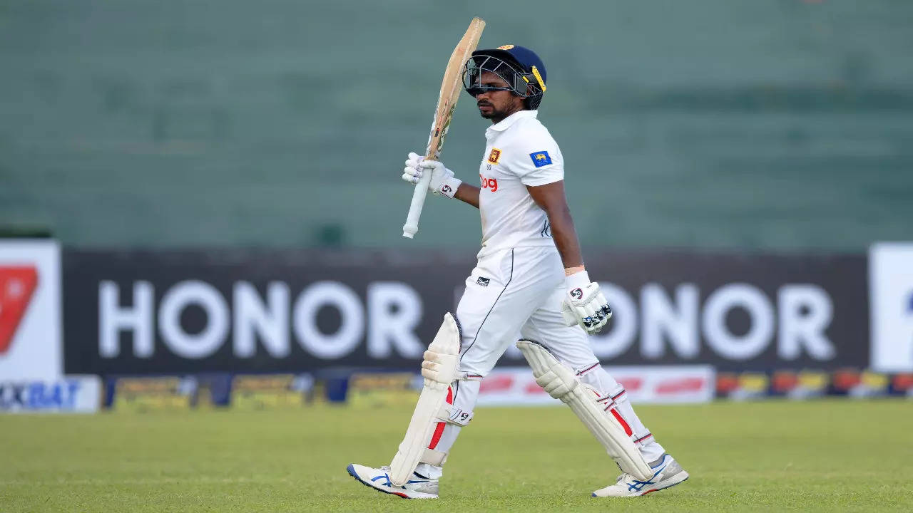 Kamindu Mendis departs after his century