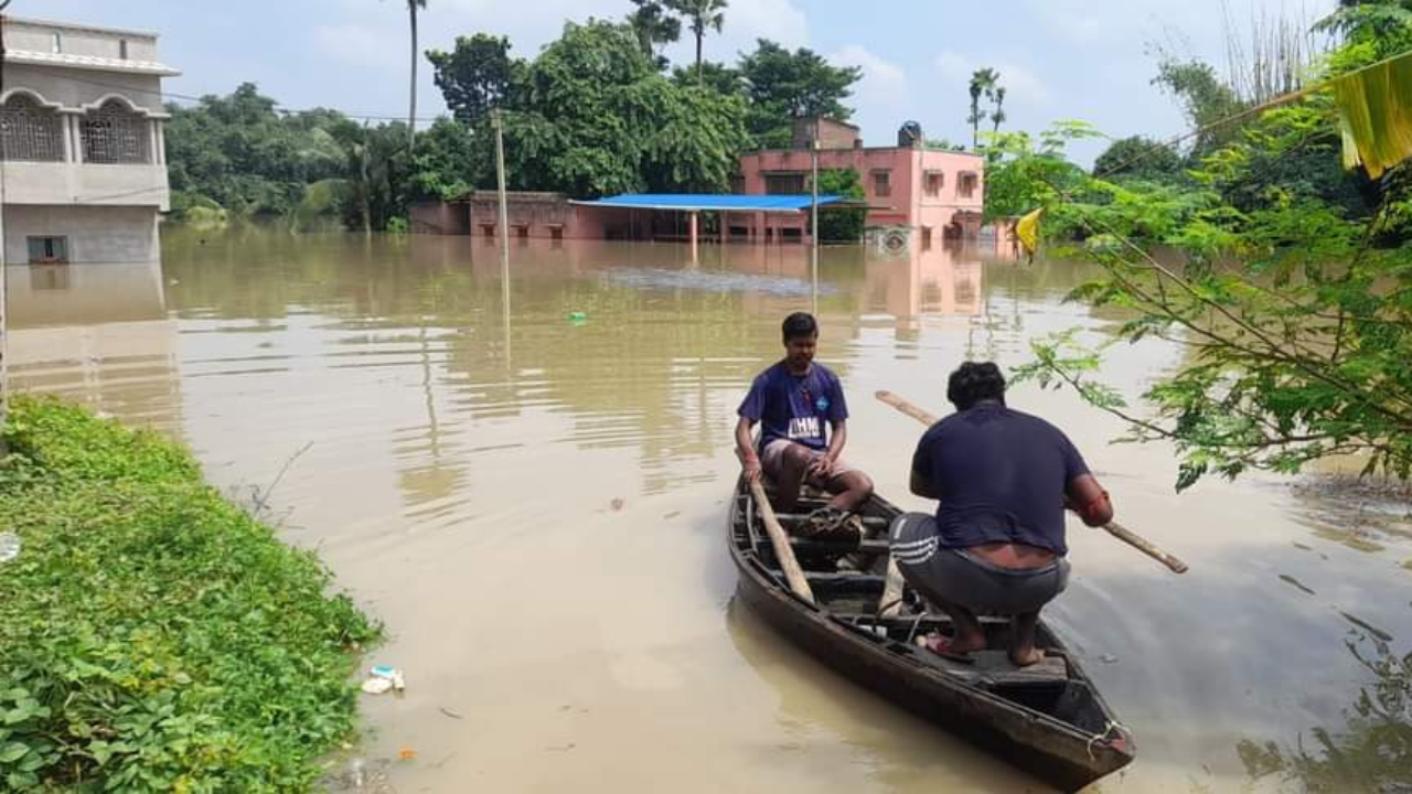 Flood Situation In West Bengal flood waterlogging many parts of Arambagh