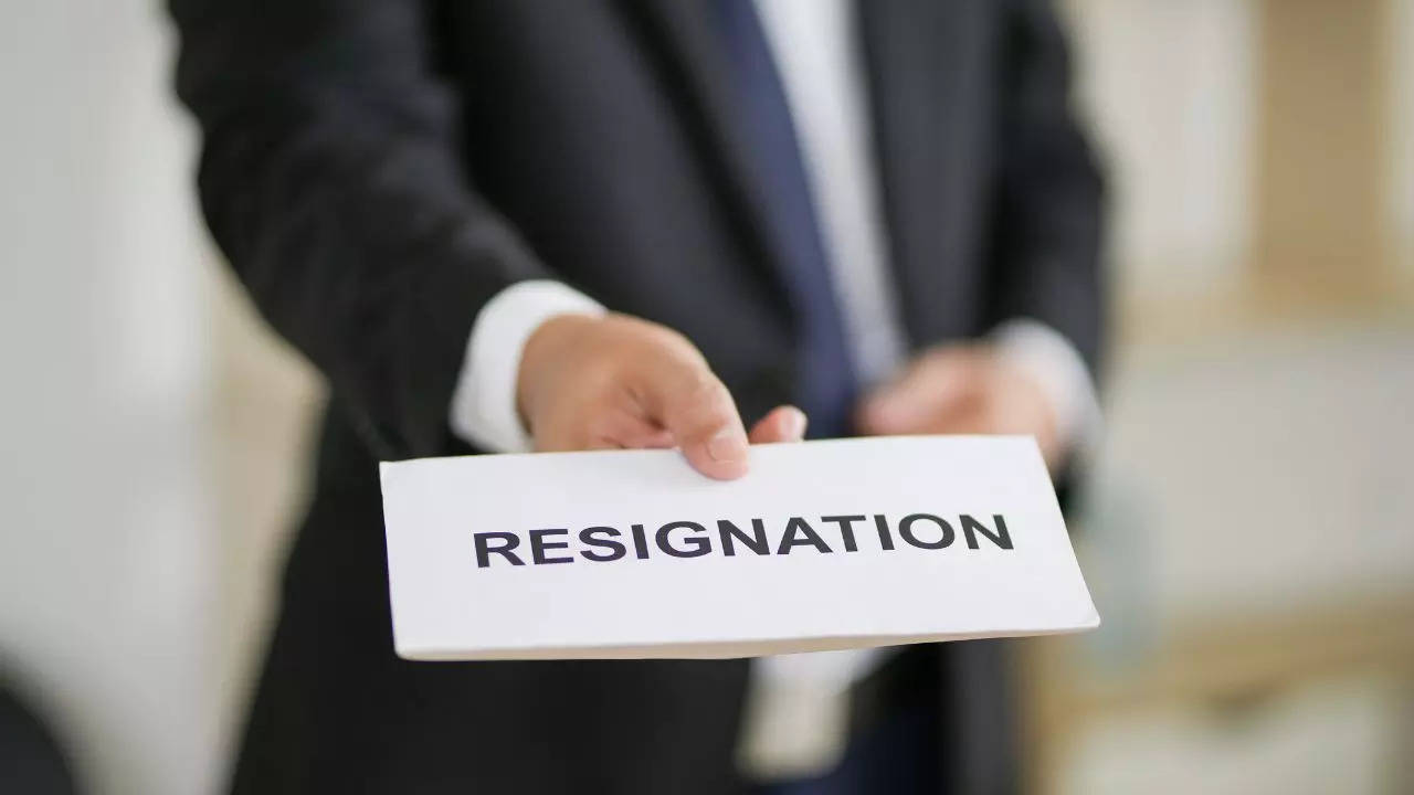 7 Reasons Why Top Performers Quit Jobs Despite Good Pay