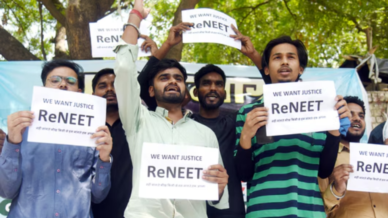 Aspirants protest against the alleged irregularities in the NEET-UG examination​