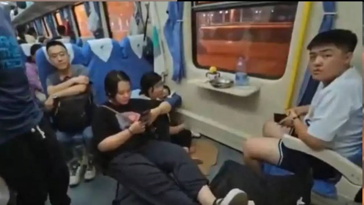 chinese train general coach same condition like india