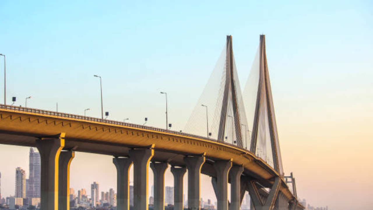 Man jumps from Bandra-Worli sea link