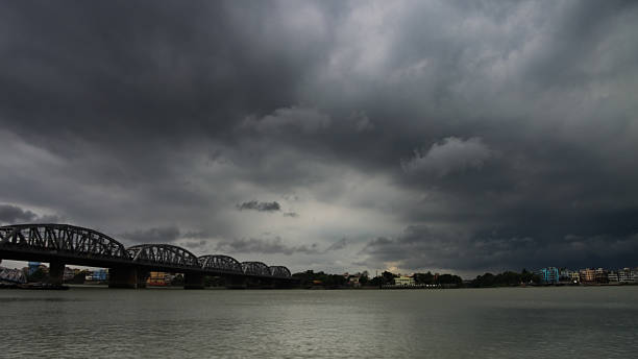 Kolkata readies for rain next week