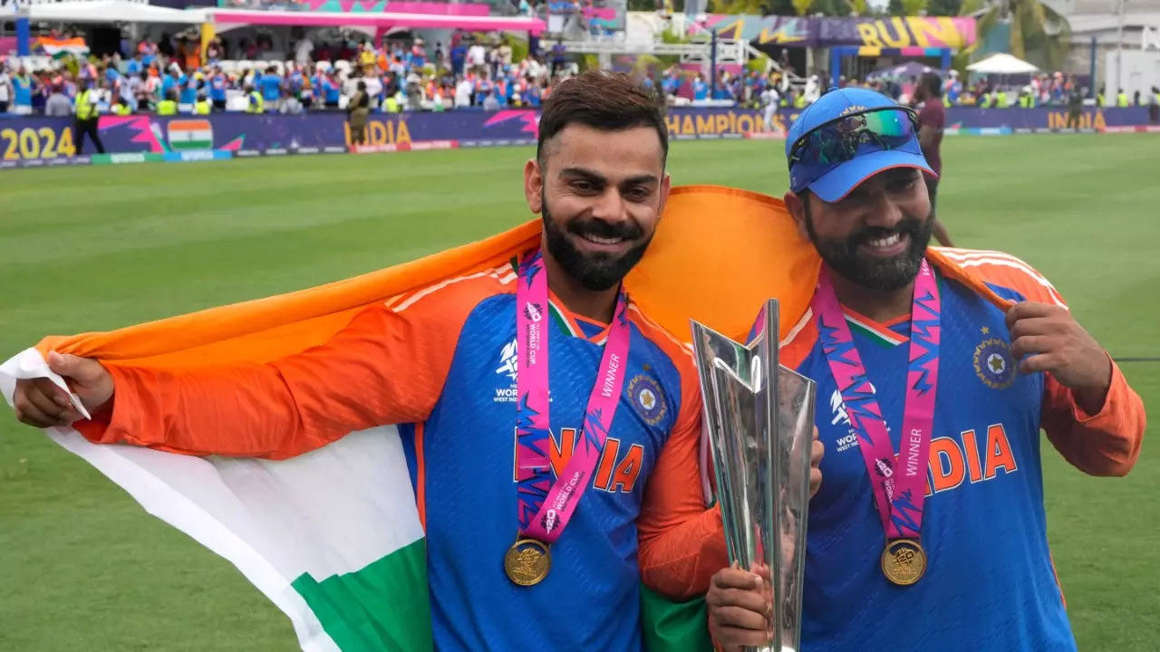 Virat Kohli and Rohit Sharma with the T20 World Cup trophy