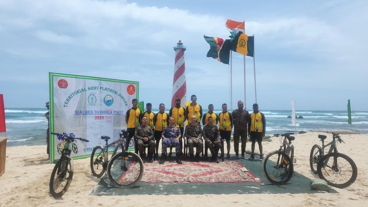 Territorial Army Marks Platinum Jubilee With Historic Expedition, Hoists Tricolour Underwater At Indira Point