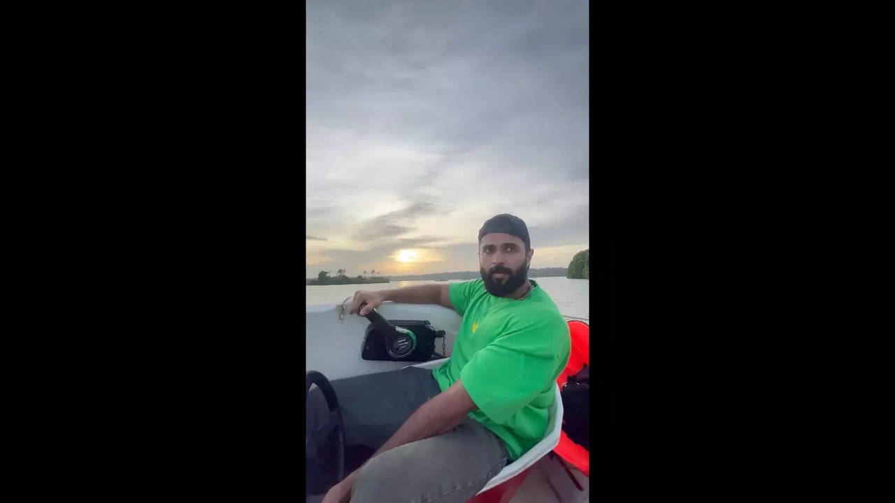 Vijay Deverakonda boat ride