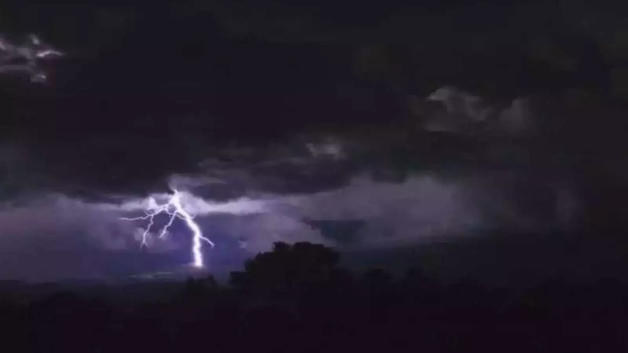 lightning during heavy rain 