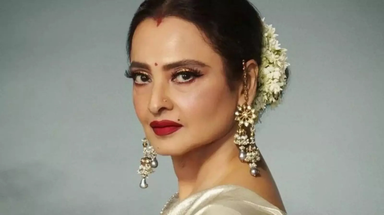 IIFA 2024: Rekha To Take Over Stage With 22-Minute Dance Performance. Deets Inside