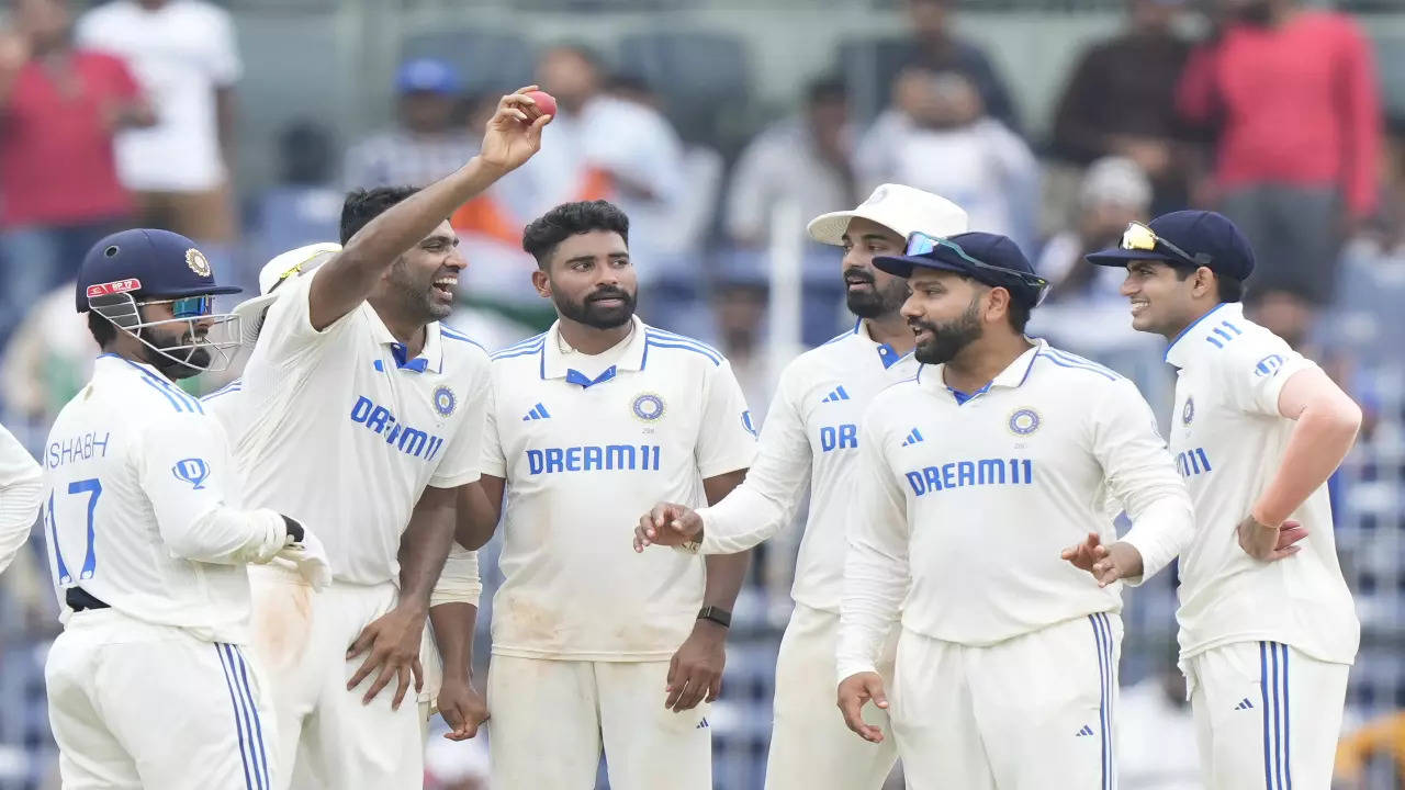 R Ashwin celebrates his 5 wicket haul