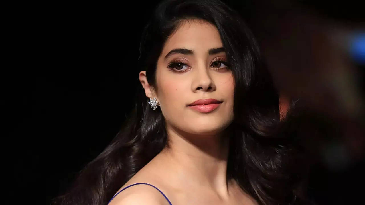 The Great Indian Kapil Show 2: Janhvi Kapoor Confesses Being A Fake Boy To Her Girlfriend For THIS Reason