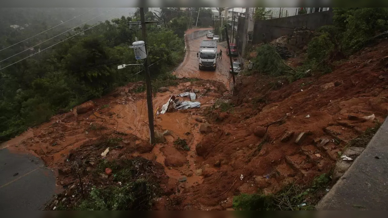 Vídeos La tormenta John azota México provocando deslizamientos de tierra masivos e inundaciones repentinas | Ver