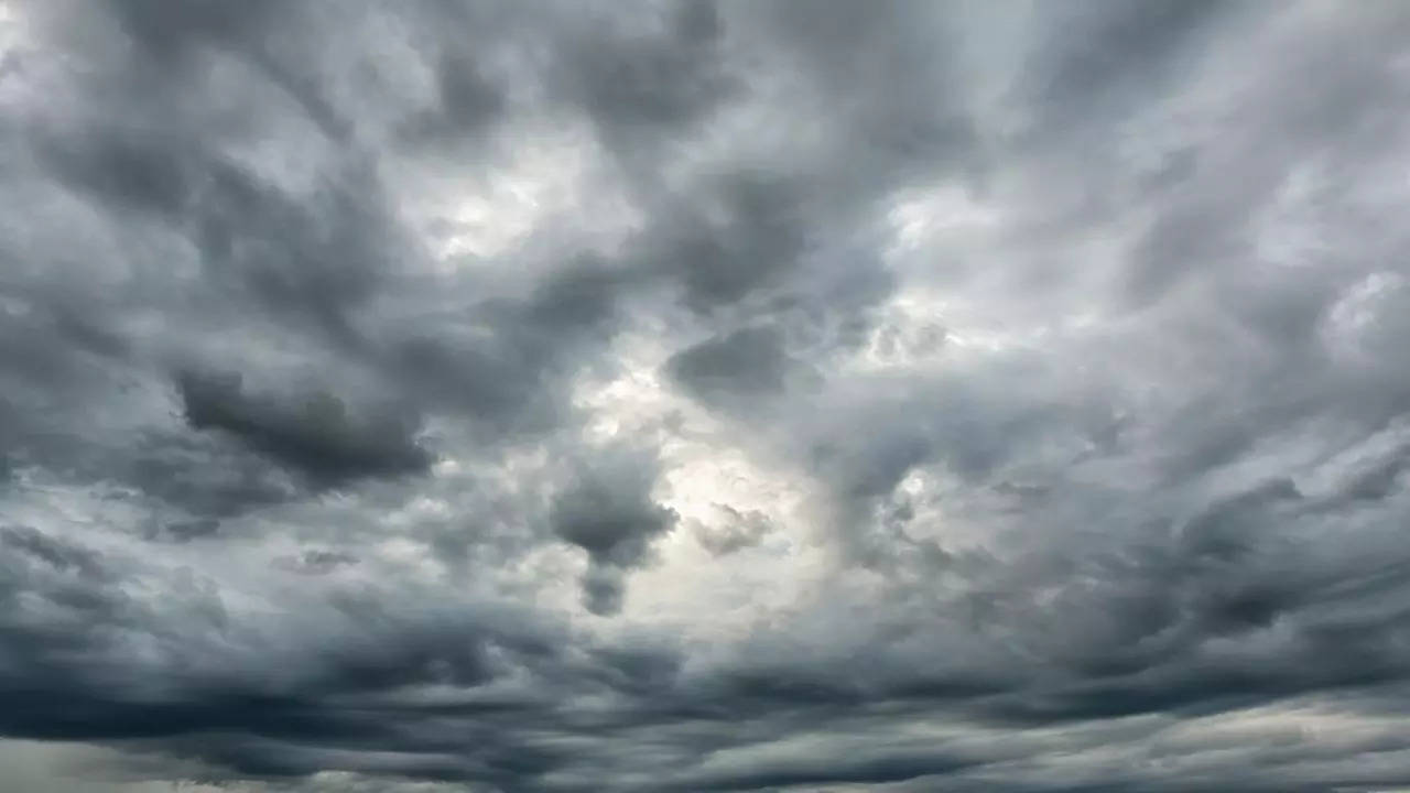 West Bengal Weather Update moderate rain in south Bengal heavy rain alert in north bengal