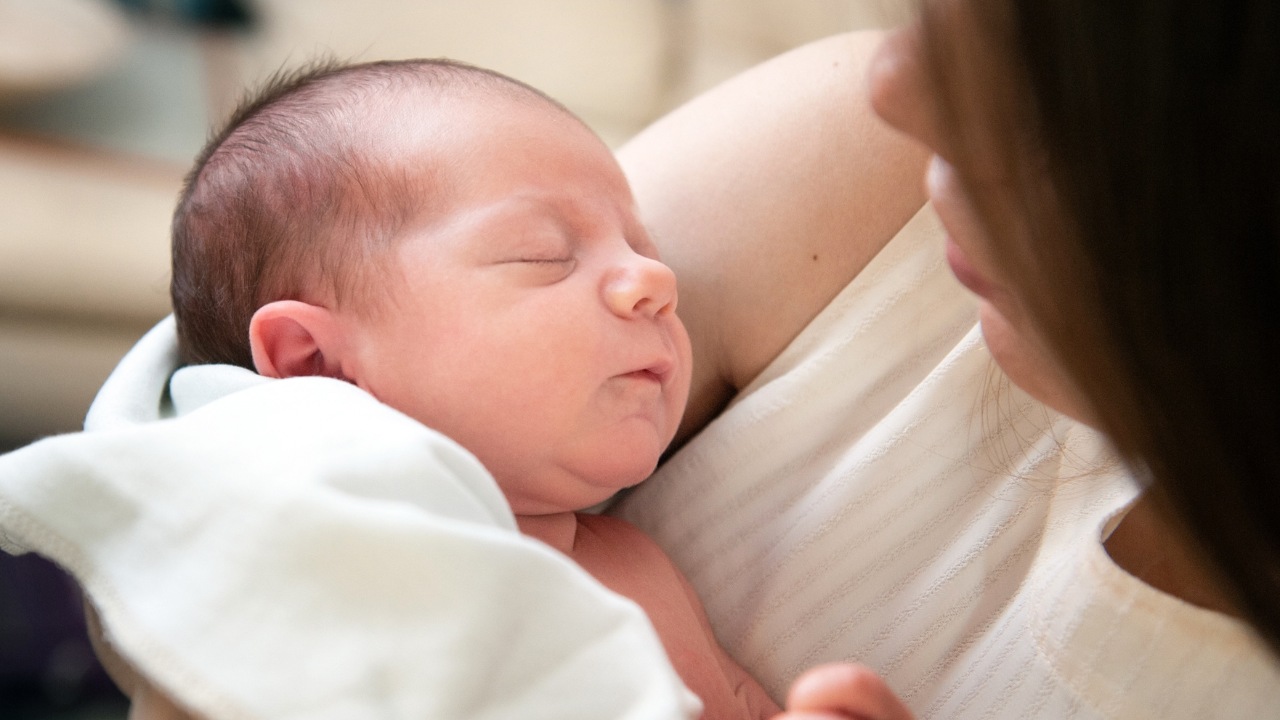 Cheat Sheet For New Moms: 9 Ways Your Baby Is Trying To Communicate