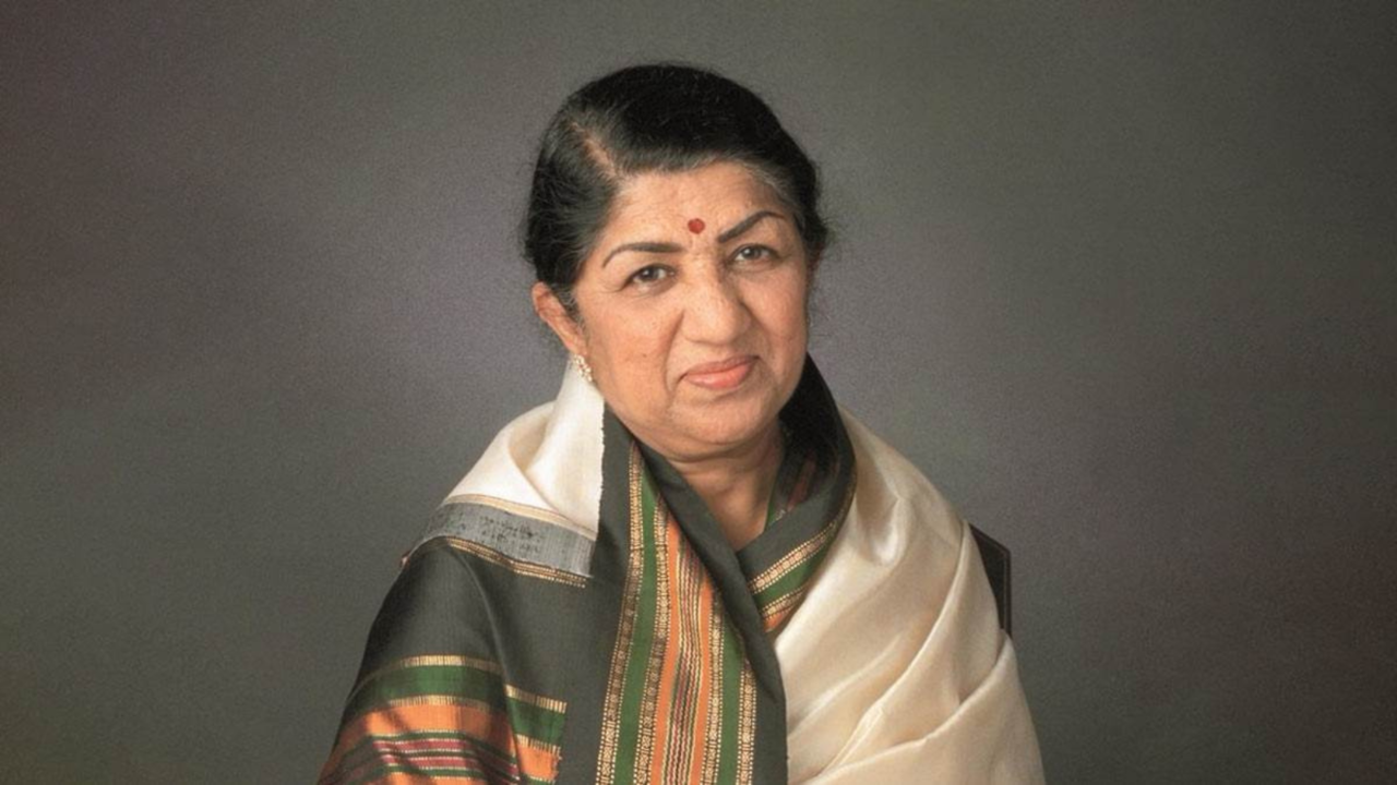 Rewind: How Lata Mangeshkar's Iconic Ajeeb Dastaan Remained ‘Banned’ For Several Years