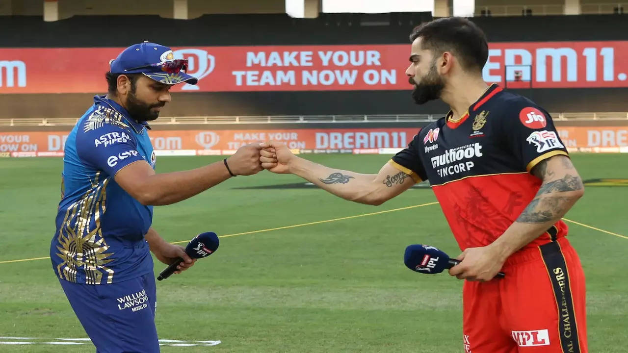 Virat Kohli and Rohit Sharma in an IPL match