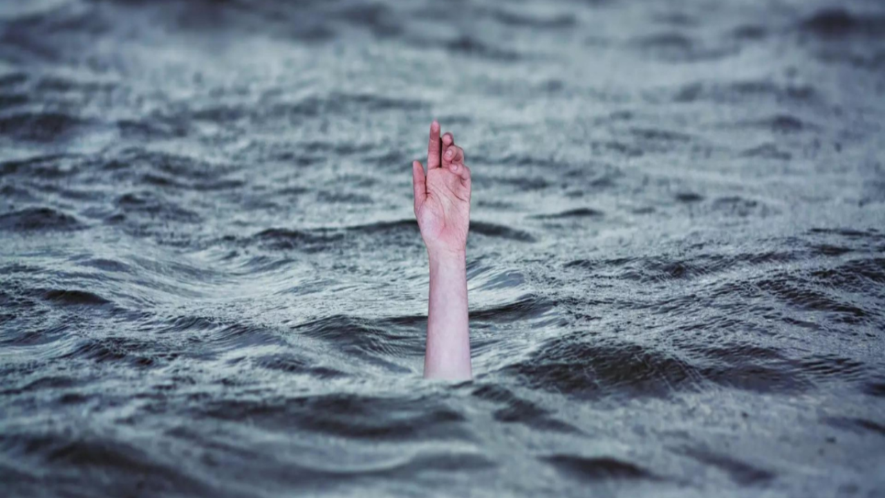 3 people drowned in the sea