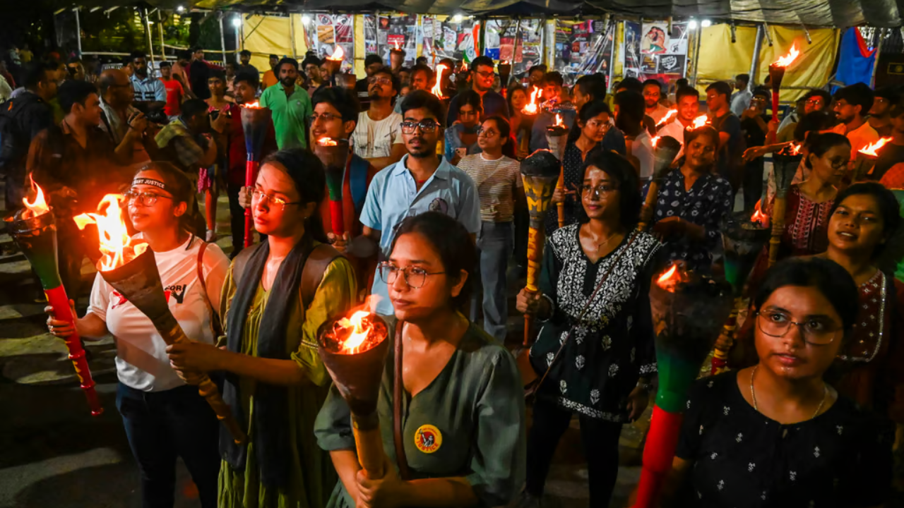 Junior doctors participate in torch rally in Kolkata