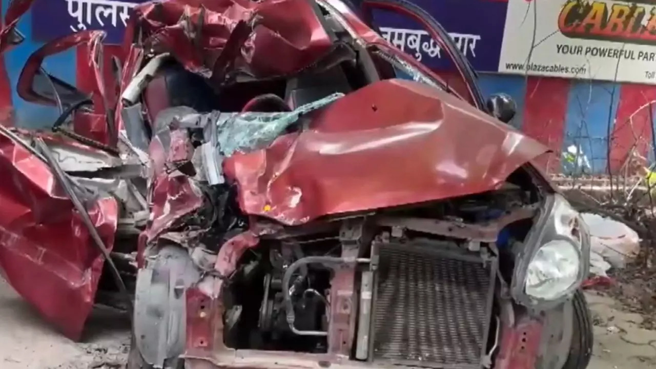 4 Dead After Car Collided With Loaded Tractor