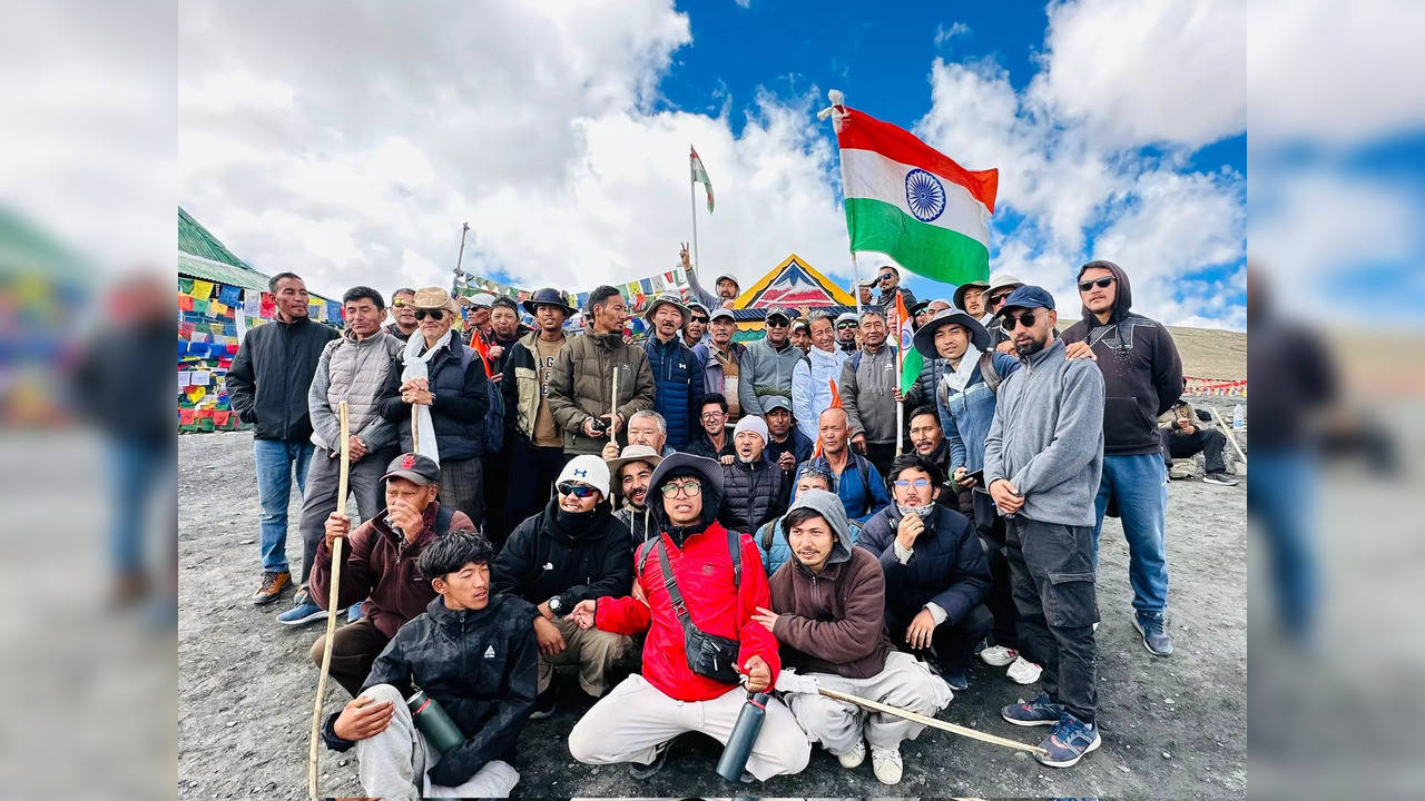 Sonam Wangchuk With His Group Marching Towards Delhi