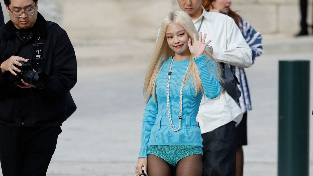 Jennie ditches pants at Chanel's Paris Fashion Week show