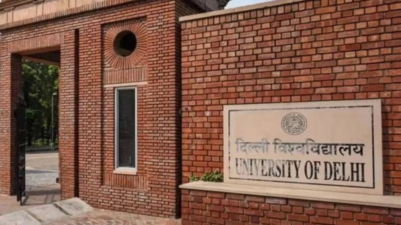 Delhi HC Seeks DU's Response on Plea to Fill Vacant Seats in LLB Course