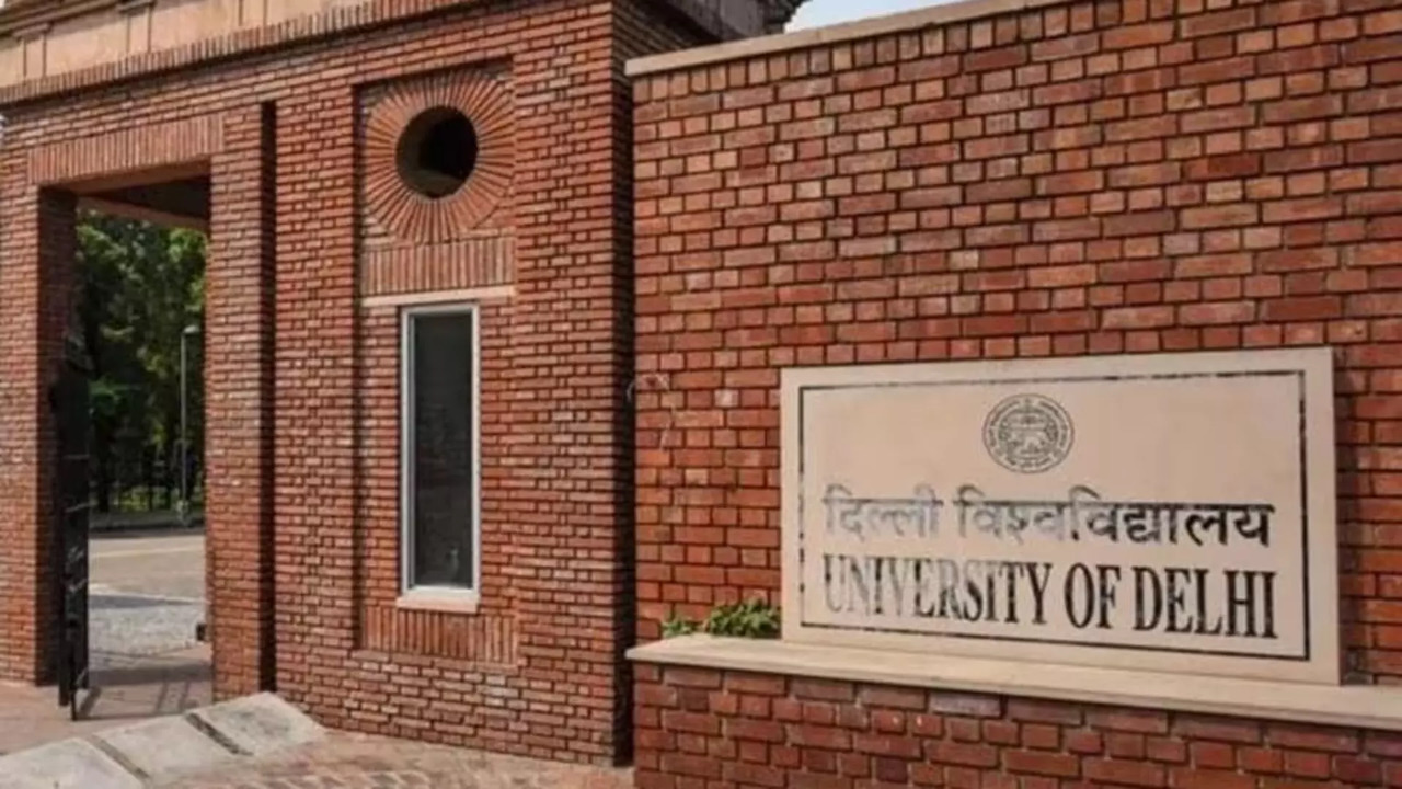 Delhi HC Seeks DU's Response on Plea to Fill Vacant Seats in LLB Course