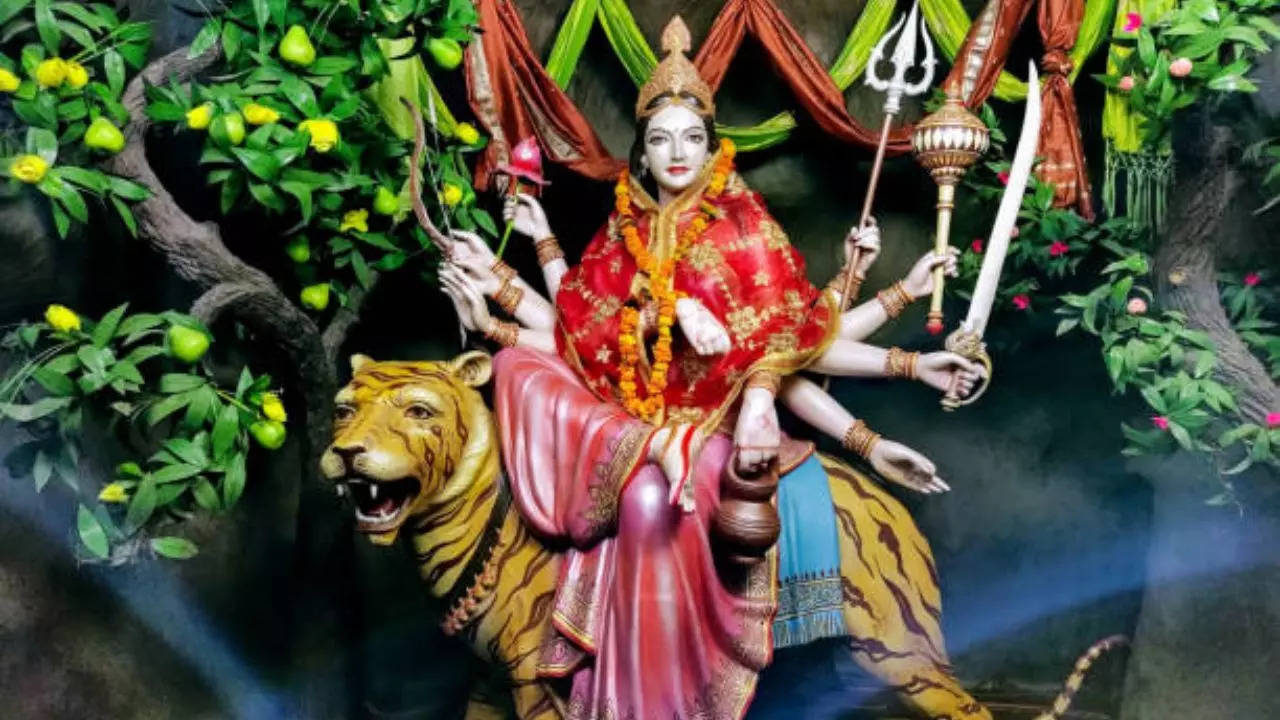 Maa Chandraghanta will be worshipped on Day 3