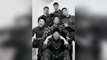 BTS39 Jimin with his military buddies