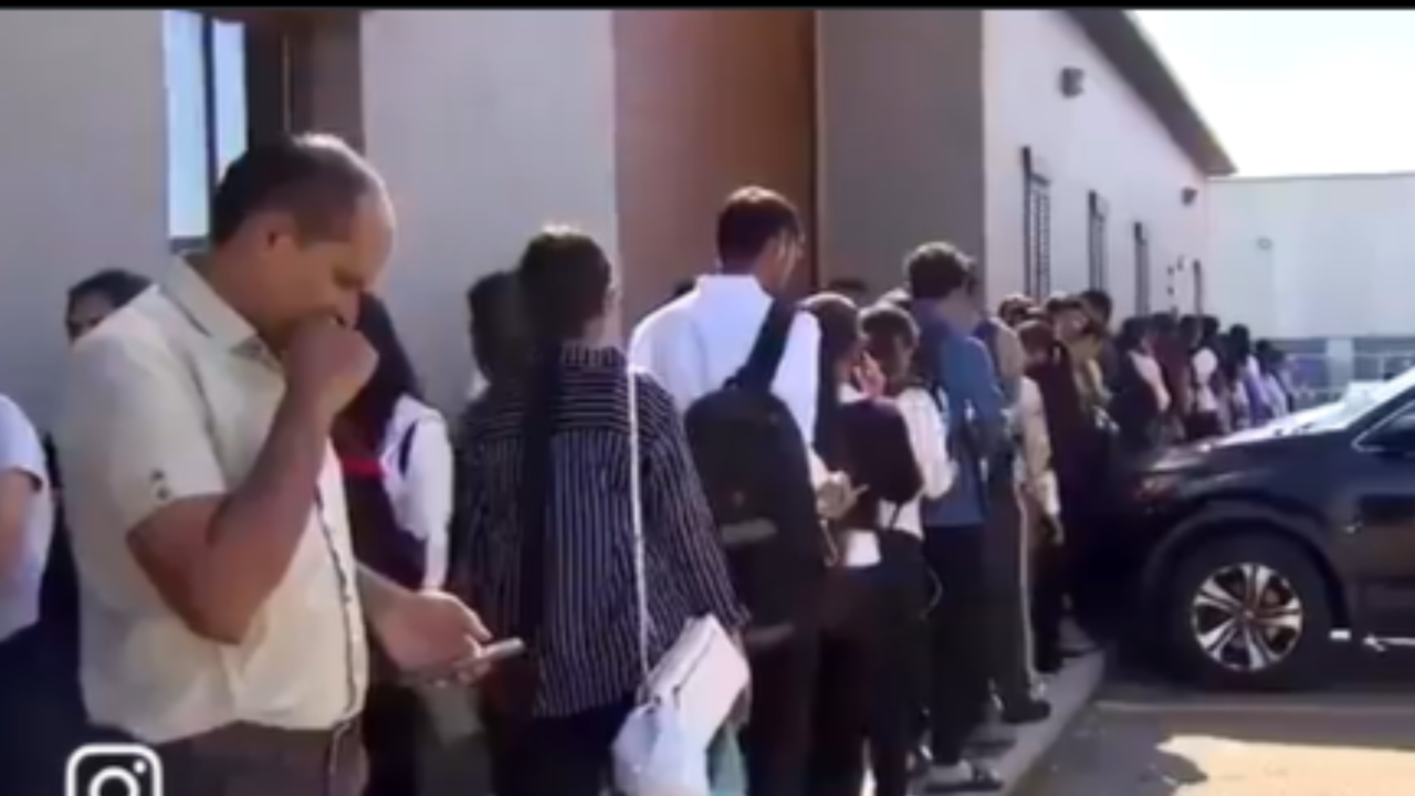 Thousands of Indian Students in Canada Line Up For Waiter Job in Viral Video, Netizens Question Canadian Dream