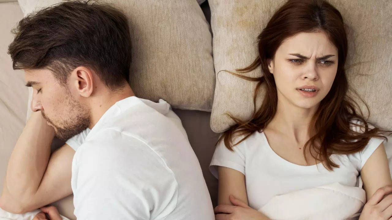 6 Signs You're A 'Single Married Woman'