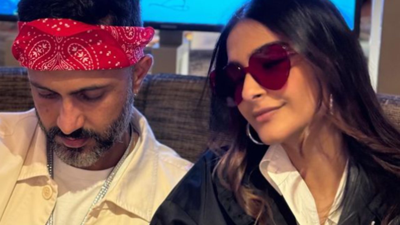 Sonam Kapoor Posts No Makeup, No Filter Holiday Selfie. Has Sweet Message For Hubby Anand Ahuja