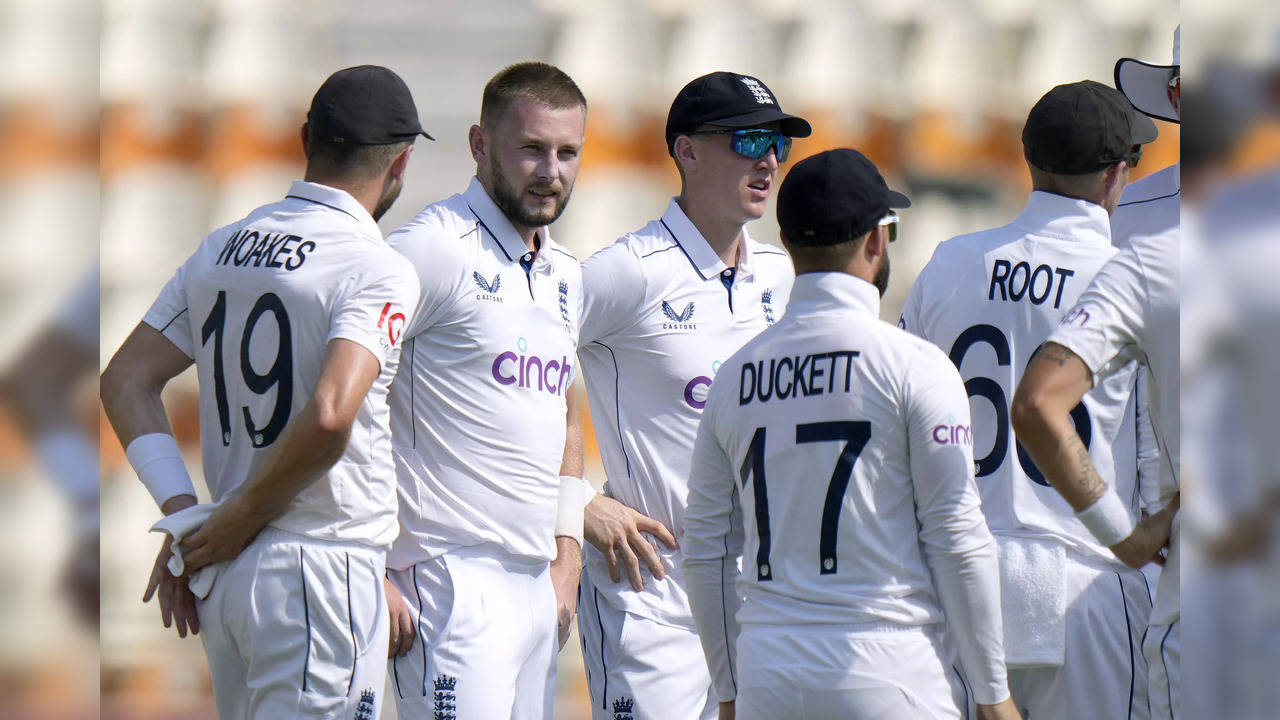 Gus Atkinson in the Pakistan vs England Test