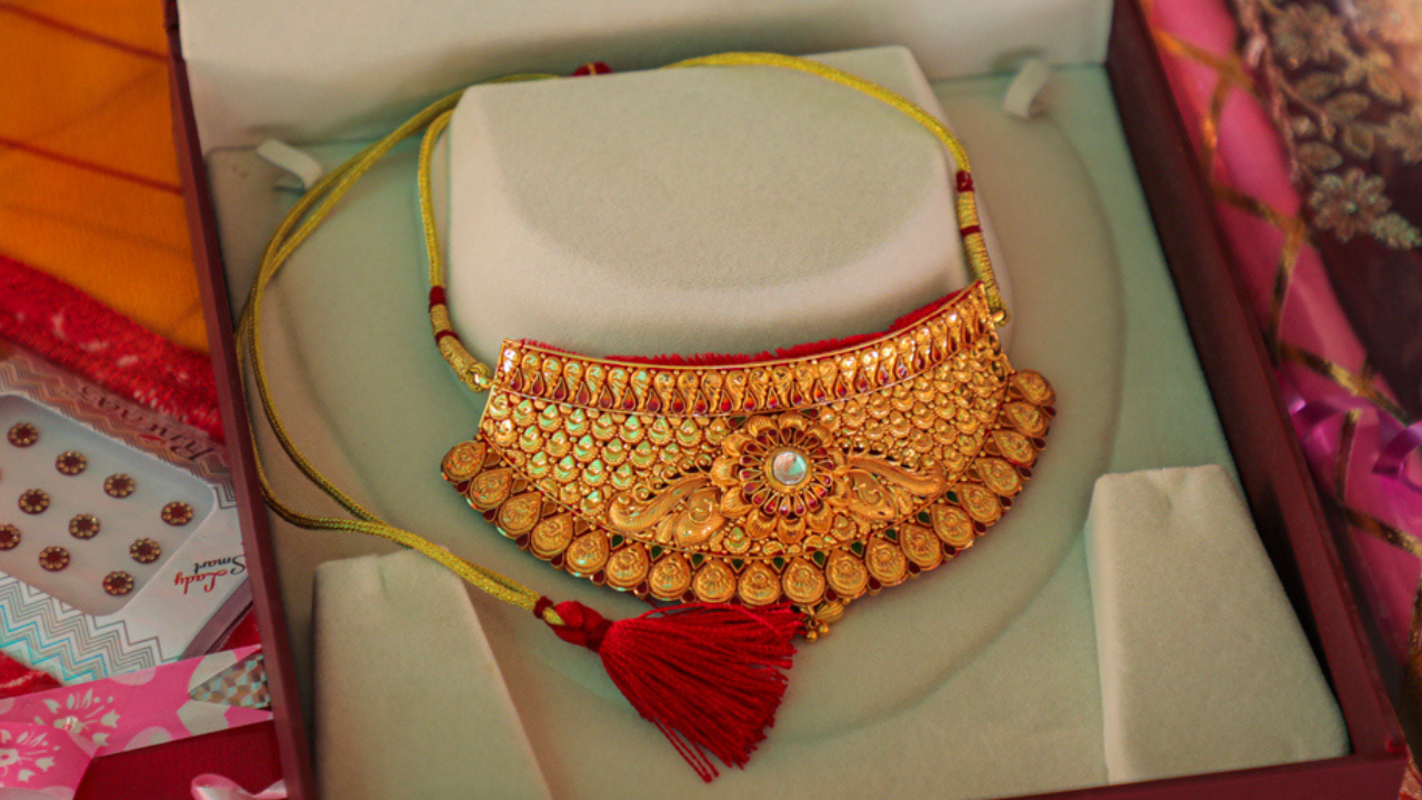 Difference between kundan and polki jewellery