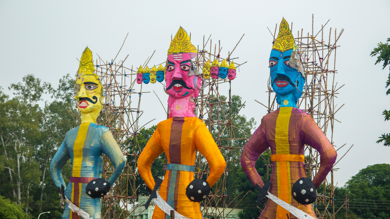 Dussehra with Family (Credit-Canva)