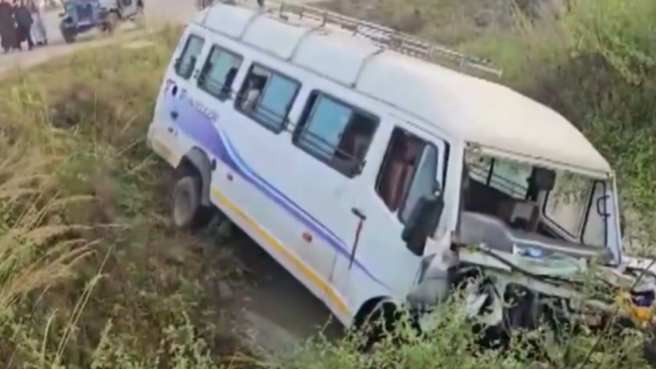 Bus meets with accident in Bihar