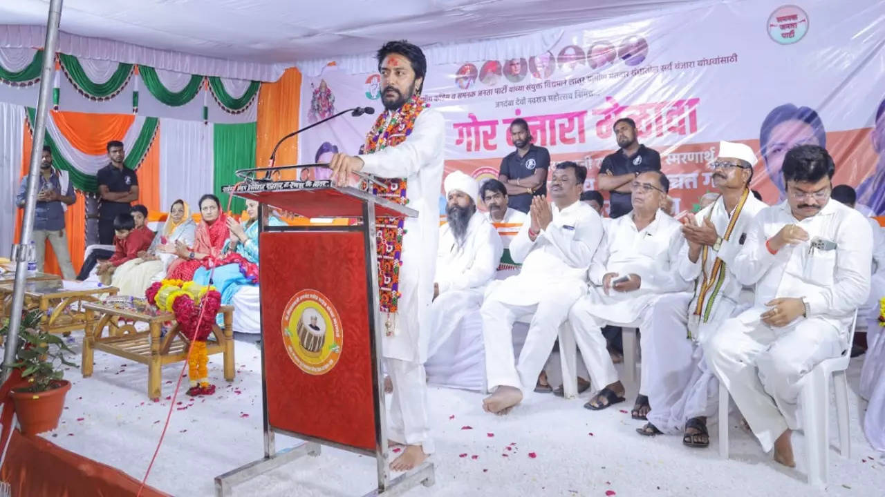 dhiraj deshmukh criticise on mahayuti government