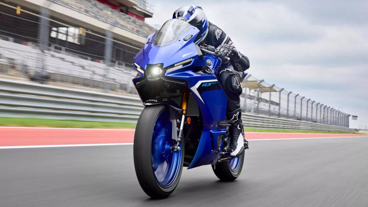 2025 yamaha r3 breaks cover with a new design and improved feature