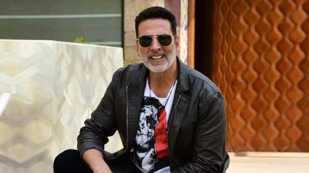 Akshay Kumar Helps Female Rickshaw Driver Financially, Gifts Rs 10,000: He Told I Can Visit Him Anytime With Family