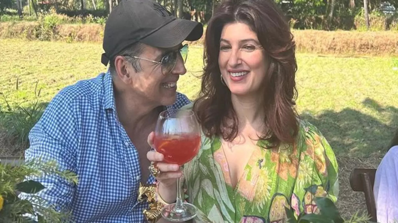 Akshay Kumar, Twinkle Khanna 'embarrass' their kids as they dance while walking