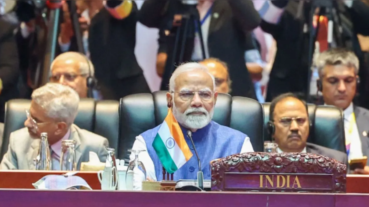 Prime Minister Narendra Modi with other leaders at the 19th East Asia Summit in Vientiane, Laos